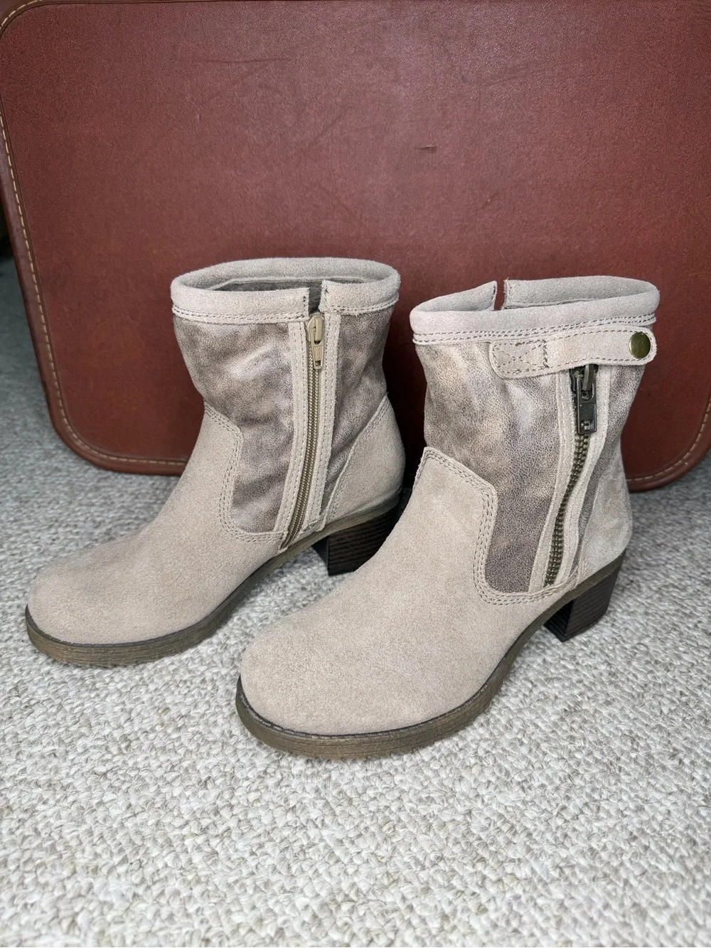 Naturalizer side zip leather boots